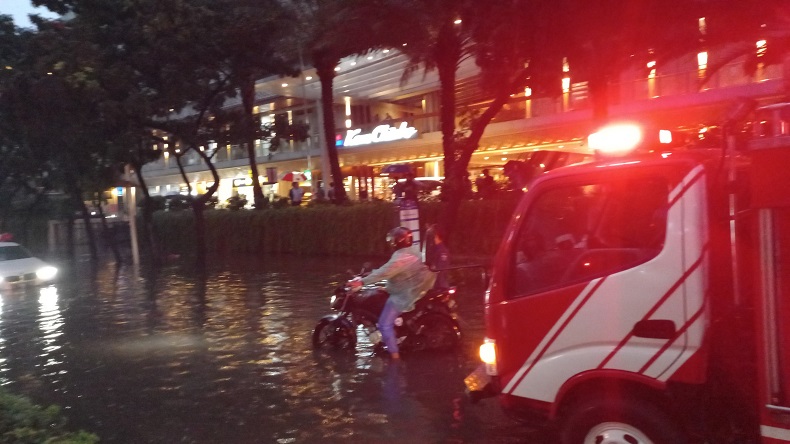 Jalan Kemang Raya Ditutup akibat Banjir, Pengendara Diminta Cari Jalur Lain