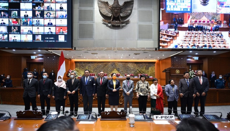 Tutup Masa Sidang, Puan Ajak Anggota DPR Heningkan Cipta untuk Korban Tragedi Kanjuruhan