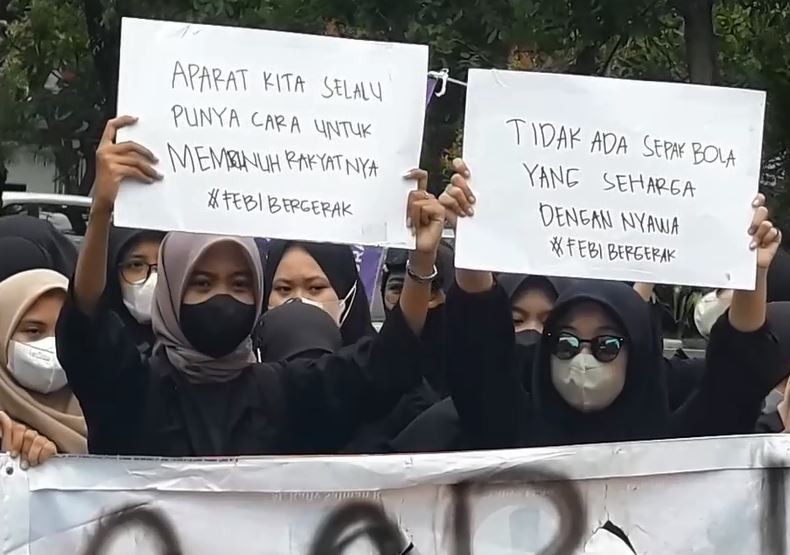Demo Tragedi Kanjuruhan di Polda Jatim, Mahasiswa Desak Kapolda Dicopot