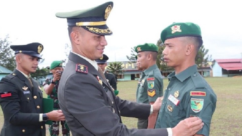 Dapat Penghargaan dari KSAD, 4 Prajurit Yonif 756/Wimane Sili Naik Pangkat