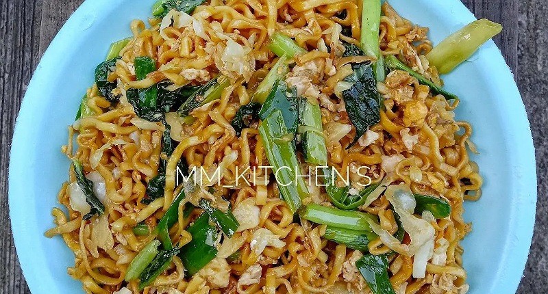 Cara Membuat Mi Goreng Sederhana yang Enak, Bumbu Hanya Bawang Merah dan Putih 