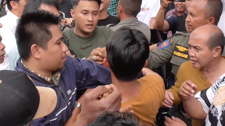 Ricuh! Anggota DPRD dan Pedagang di Bukittinggi Ribut dengan Pekerja Proyek 