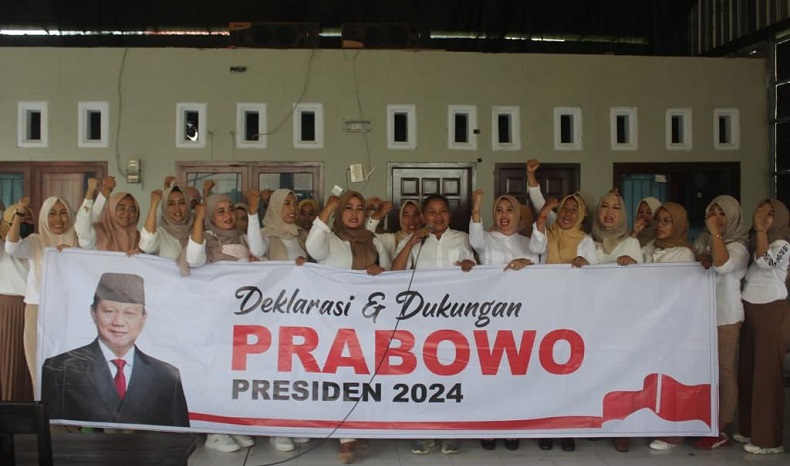 Ratusan Emak-Emak di Trenggalek Gaungkan Prabowo Presiden 2024