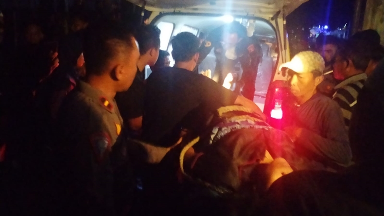 Ada Masalah Keluarga, Perempuan di Lampung Timur Nekat Panjat Tower 30 Meter