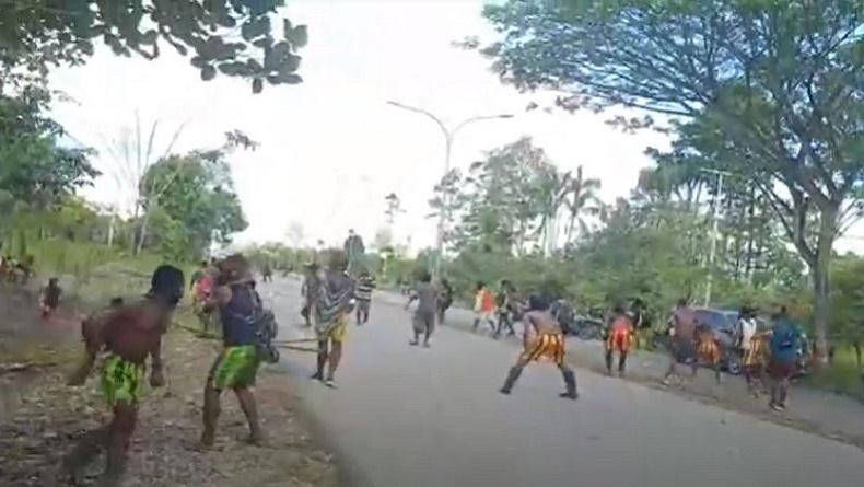 Ngeri, Detik-Detik 2 Kelompok Warga di Timika Bentrok Pakai Panah Sambil Menari-nari