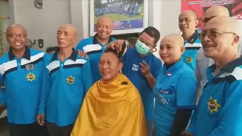 Senang Teddy Minahasa Gantikan Nico Afinta di Jatim, 30 Warga Pasuruan Cukur Gundul