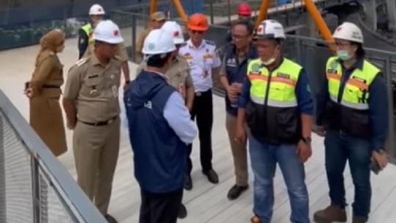 Anies Sidak Pembangunan Skybridge Penghubung Halte Velbak dengan Stasiun Kebayoran