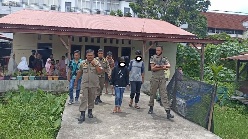 Lagi Dimabuk Asmara, Sepasang Muda-mudi Digerebek Warga Diduga Mesum di Kamar Kos