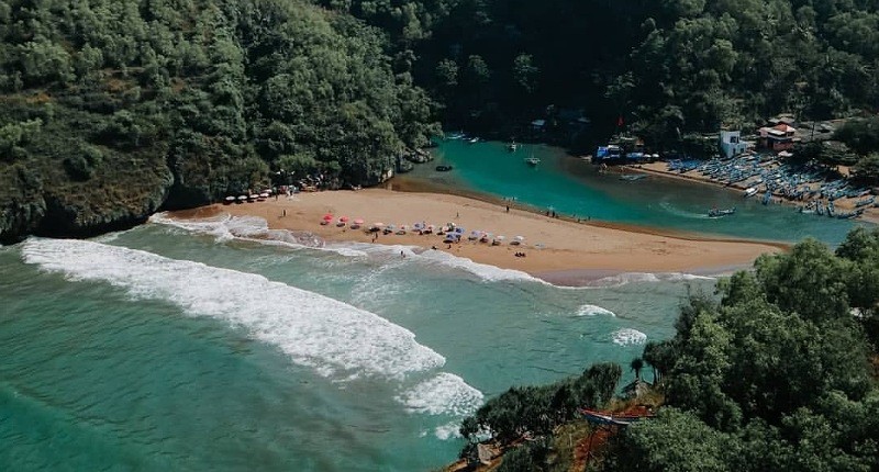 Pesona Pantai Baron Gunungkidul, Ada Air Dua Rasa hingga Menikmati Panorama di Mercusuar