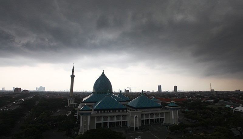 Gubernur Khofifah Imbau Masyarakat Waspada Cuaca Ekstrem dan Bencana Hidrometeorologi 
