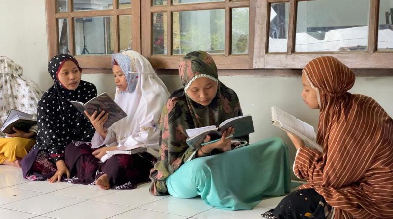 Potret Aktivitas Santri Ponpes di Banjarnegara Menikmati Manfaat PLTS Bantuan Ganjar