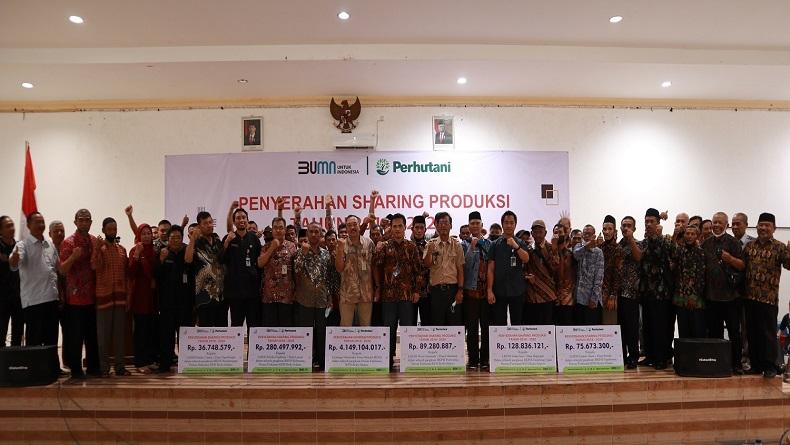 Perhutani Serahkan Sharing Produksi ke LMDH di Kedu Selatan, Segini Besarannya
