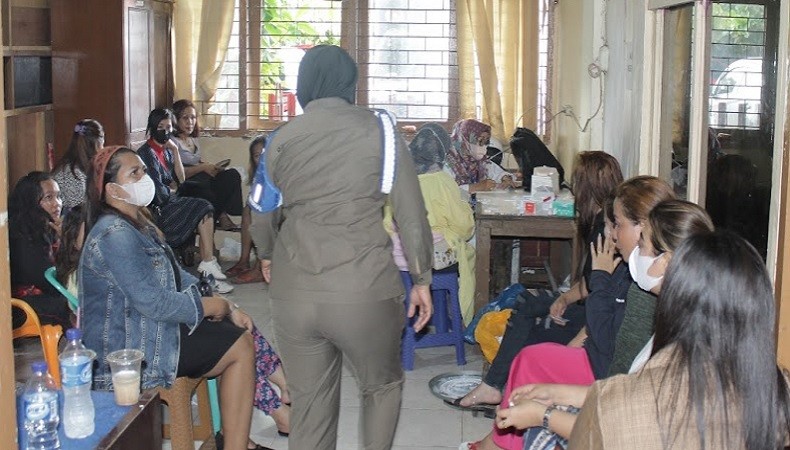 Satpol PP Razia Karaoke di Kota Padang, 15 Pemandu Lagu Diamankan