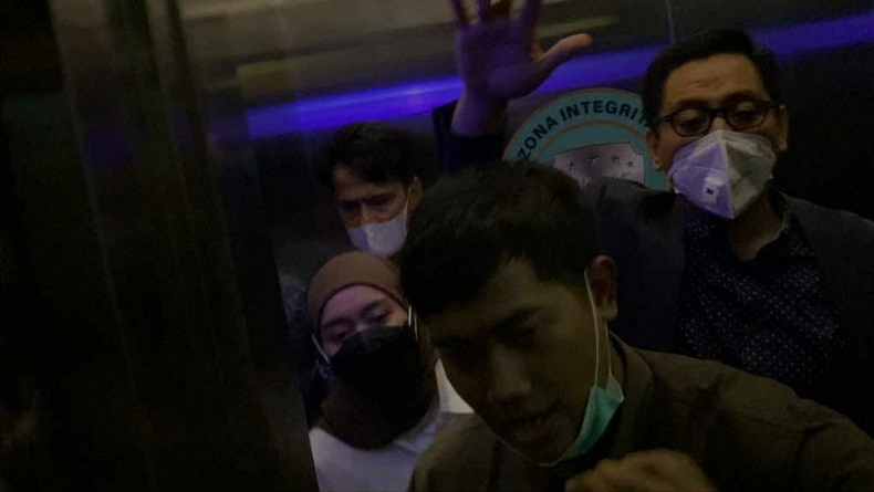 Lesti Kejora Datangi Mapolres Jaksel saat Konferensi Pers Penahanan Rizky Billar, Ada Apa?