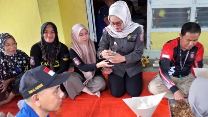 1.119 Warga Bone Bolango Terdampak Banjir, Wabup Pastikan Makanan di Dapur Umum Tersedia