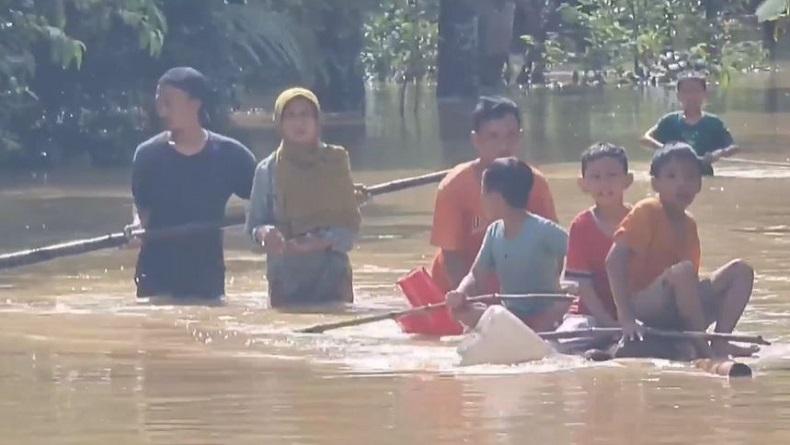 Tanggul Sungai Jebol, Belasan Desa di Pati Terendam Banjir