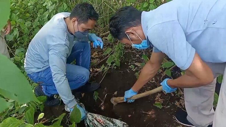 Sisir TKP Kerangka Manusia Terkubur di Pasir Pantai Bali, Polisi Temukan Kaus Merah