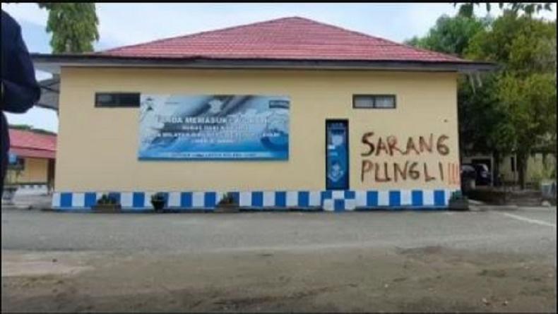 Waduh, Oknum Polisi Corat-coret Markas Polres Luwu, Tulis Sarang Pungli