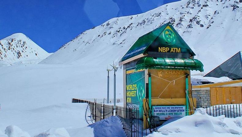 Unik! Ini Mesin ATM di Lokasi Tertinggi di Dunia