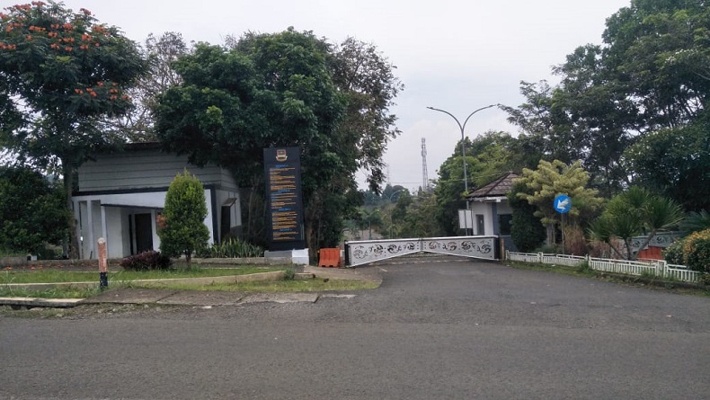 Gerbang Barat Pemda KBB Ditutup 2 Pekan, gegara Honorer Satpol Diputus Kontrak?