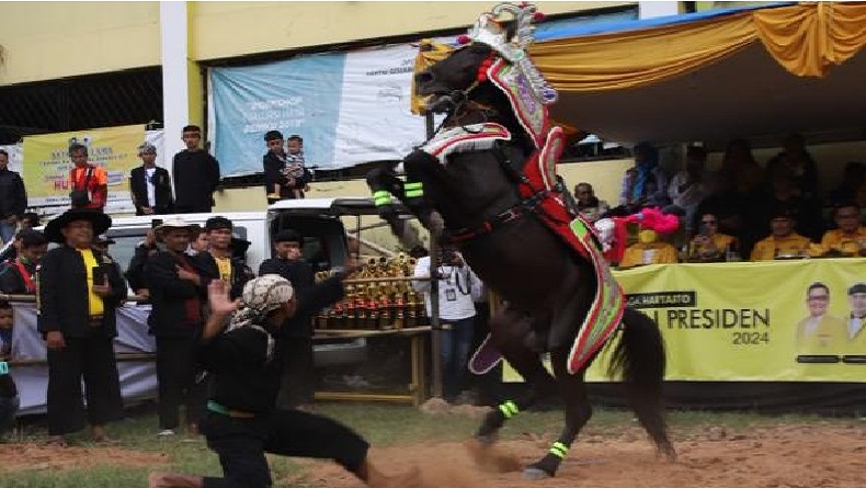 Didukung Golkar, Festival Budaya Kuda Silat Khas Kabupaten Bandung Pukau Warga