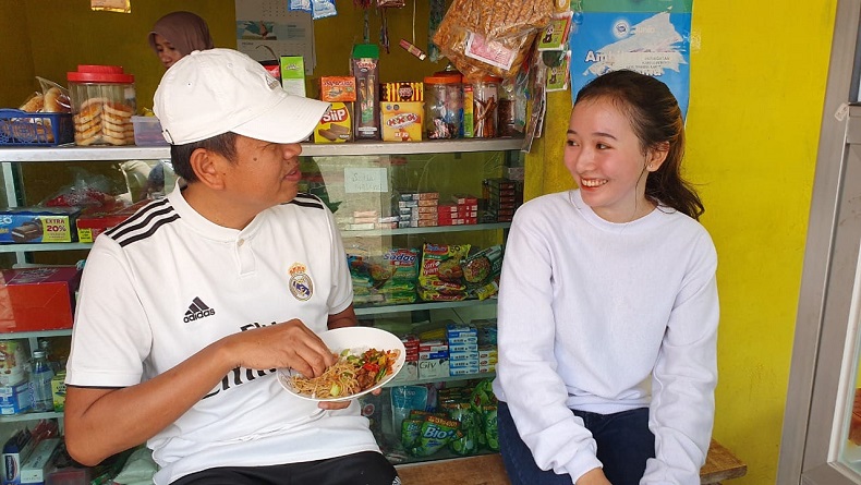Dedi Mulyadi Endorse Warung Nasi Uduk Milik Gadis Cantik asli Purwakarta Ini