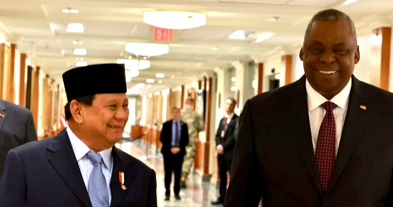 Prabowo Unggah Peyek Bikin Ngiler: Tambahin Pecel Makin Enak