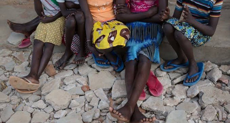 5 Tradisi Menakutkan Berbagai Suku di Dunia, Nomor 4 Ada Ritual Jahit Lubang Vagina Anak Perempuan