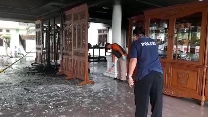 Gempar, Pendopo Kota Banjar Terbakar, Sempat Terlihat OTK Lari dan Loncat Pagar 