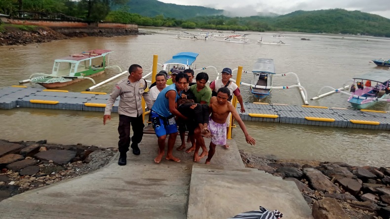Asyik Mancing saat Hujan, Pria Lobar Tewas Tersambar Petir di Atas Perahu