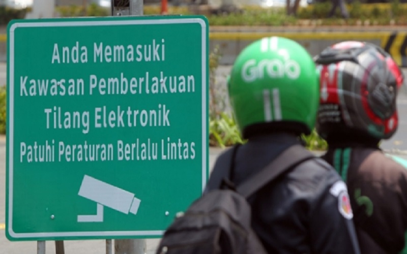 Polantas Dilarang Tilang Manual, Tetap Tersenyum saat Bertugas
