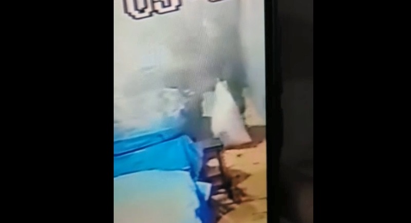 Wanita Curi 1 Karung Kacang Tanah di Pasar Tradisional Terekam CCTV