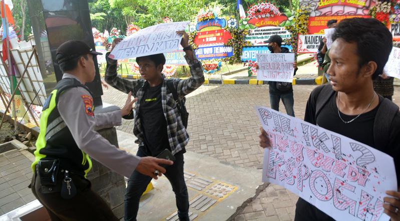  Mahasiswa Unnes Protes Pemberian Gelar Doktor HC Moeldoko, Prof Fathur Bilang Begini