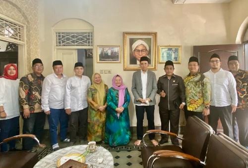TGB Zainul Majdi Silaturahmi ke Tambak Beras, Disambut Hangat Putri Pendiri NU