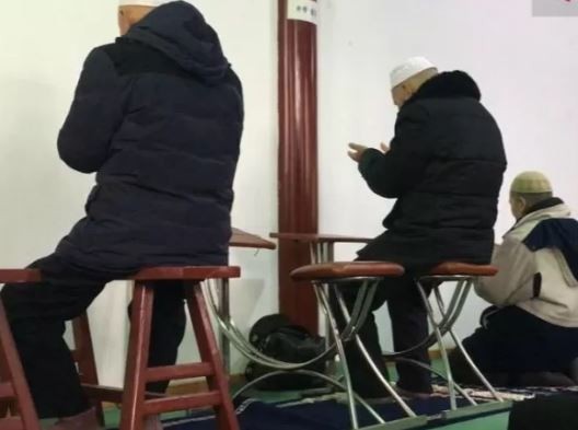 Tata Cara Shalat Duduk di Kursi, Hukum dan Ketentuannya Sesuai Syariat