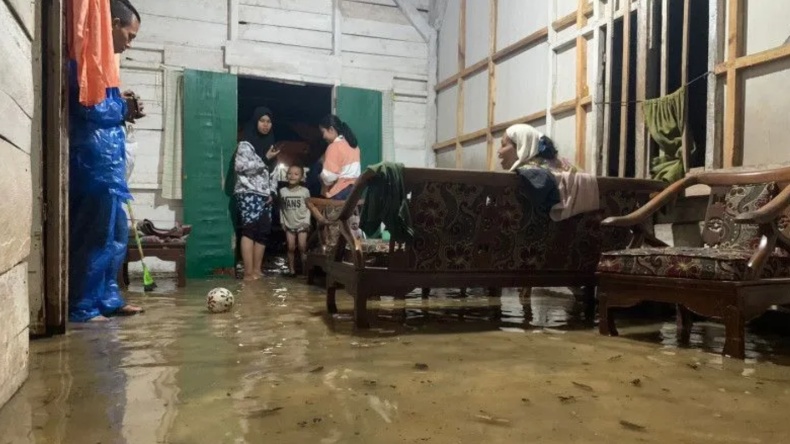 Banjir Terjang Kota Metro Lampung, Air Masuk ke Rumah Warga