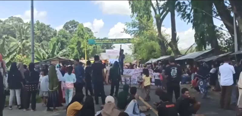 Korban Banjir Palopo Blokade Jalur Trans-Sulawesi, Akses Jalan Lumpuh