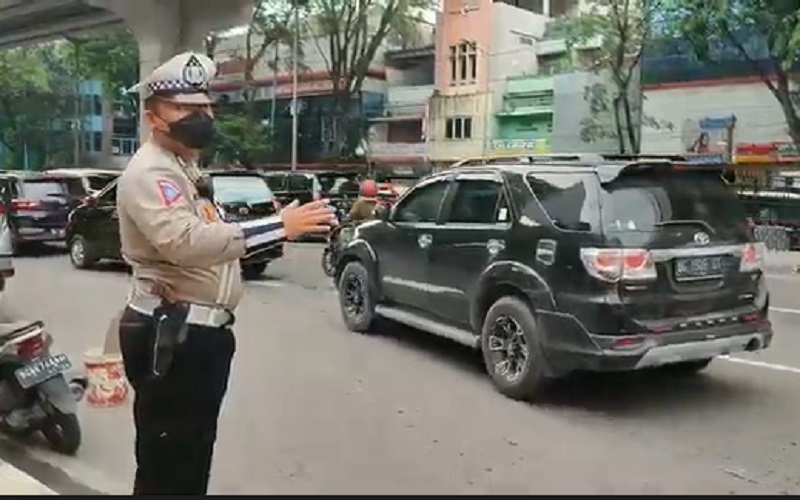 Polantas di Palembang Dilarang Tilang Manual, Hanya Ambil Foto Pakai Ponsel 
