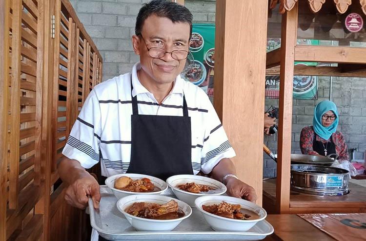 Mencicipi Kuliner Unik Nasi Brongkos Kepala Sapi di Bantul