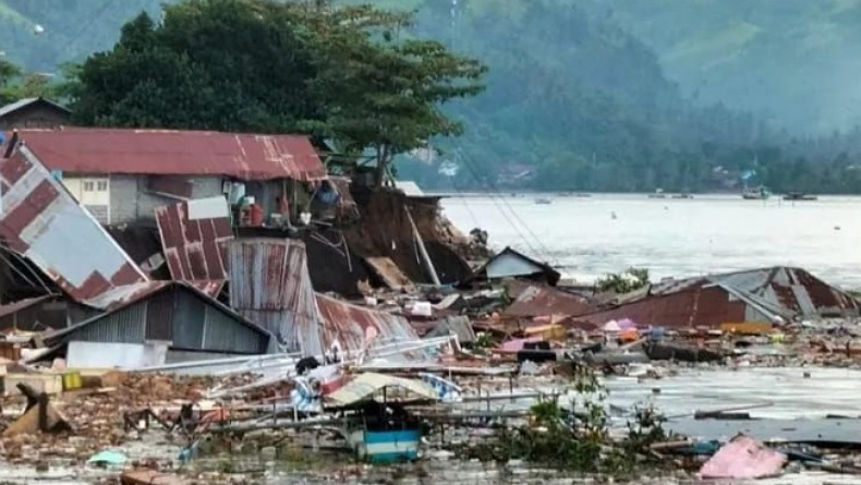2 Rumah di Bantaran Sungai Kahayan Ambruk akibat Abrasi dan Tanah Longsor