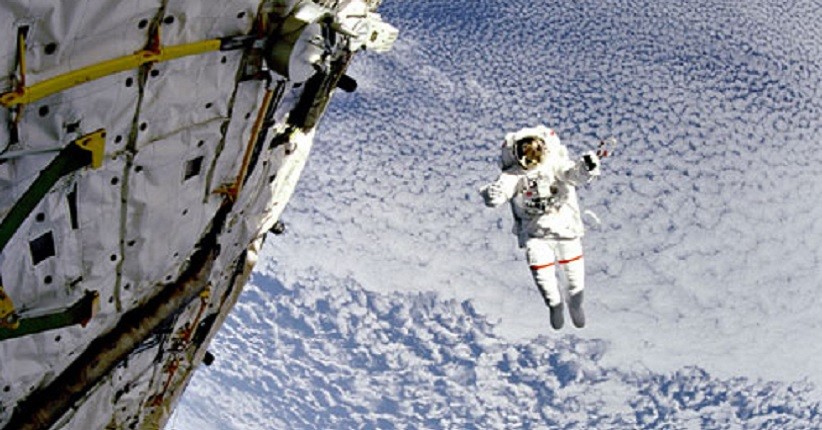 10 Fakta Menarik Baju Astronot, Berwarna Putih karena Memantulkan Panas