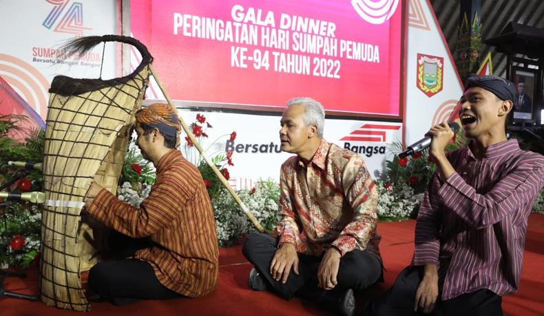  Ganjar Jajal Alat Musik Tradisional Wonosobo, Penonton Kompak Nyanyikan Lagu Ojo Dibandingke