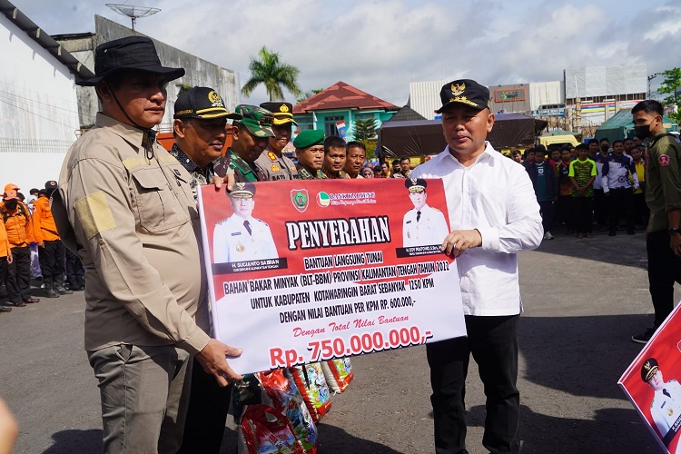 Gubernur Kalteng Pimpin Apel Gabungan Darurat Banjir dan Penyerahan Bansos di Pangkalan Bun