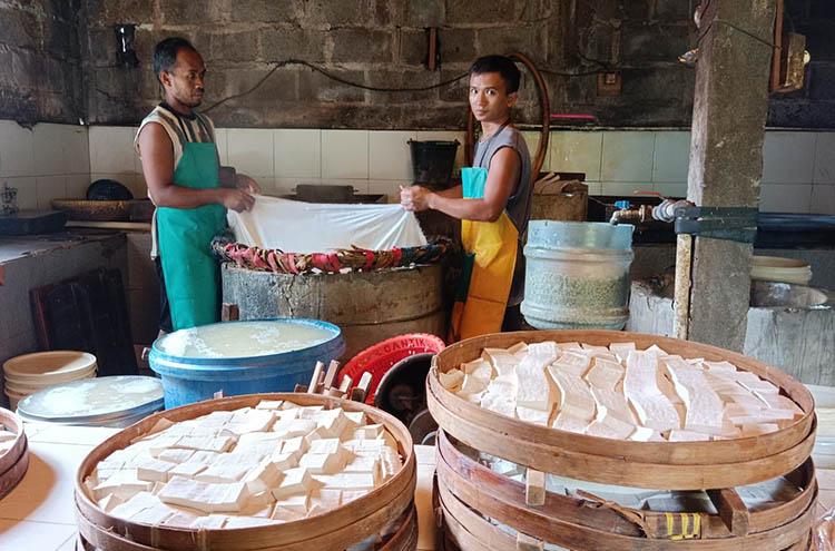 Harga Kedelai Tembus Rp14.000/Kilogram, Perajin Tahu di Kulonprogo Kelimpungan