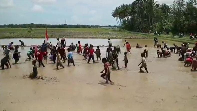 Seru, Lomba Tangkap Ikan Lele dengan Tangan Kosong di Kebumen