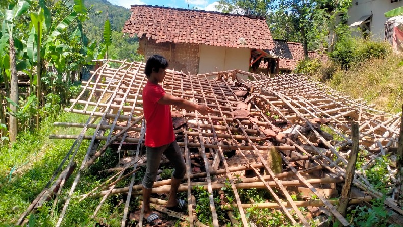 Permohonan Bantuan Renovasi Tak Digubris, Rutilahu Milik Warga di KBB Ambruk
