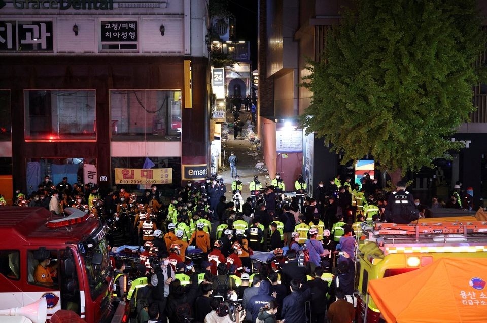 Pesta Halloween di Korea Tewaskan 149 Orang, Petugas Dirikan Kamar Mayat Darurat