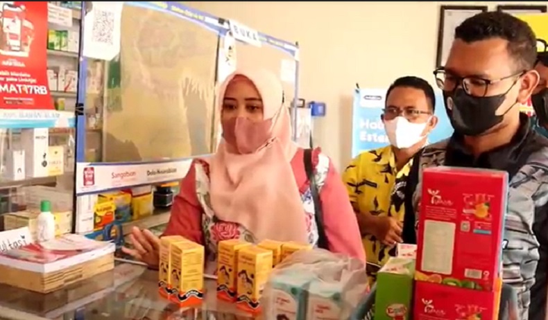 Razia Apotek di Sidoarjo, Petugas Masih Temukan Sirop Penyebab Gagal Ginjal Beredar