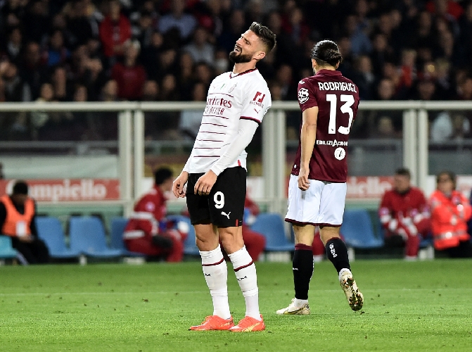 Perjudian Gagal Stefano Pioli Ini Bikin AC Milan Keok Vs Torino