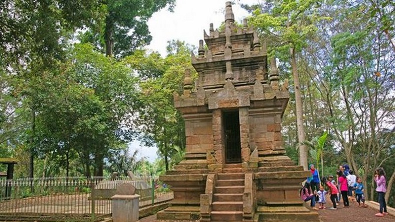Misteri Makam Tokoh Islam Embah Dalem dan Candi Cangkuang Peninggalan Mataram Kuno 
